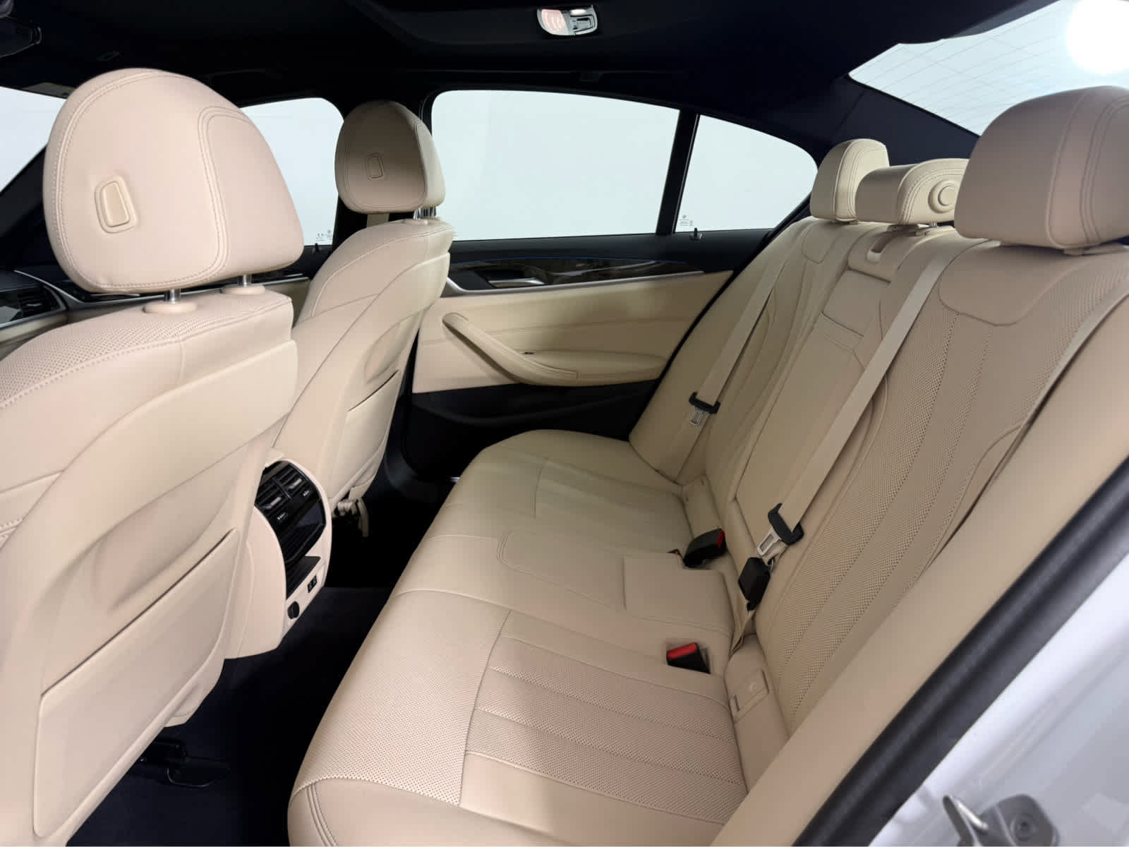 Used 2023 BMW 530e xDrive w/ Convenience Package AWD/4WD image 12