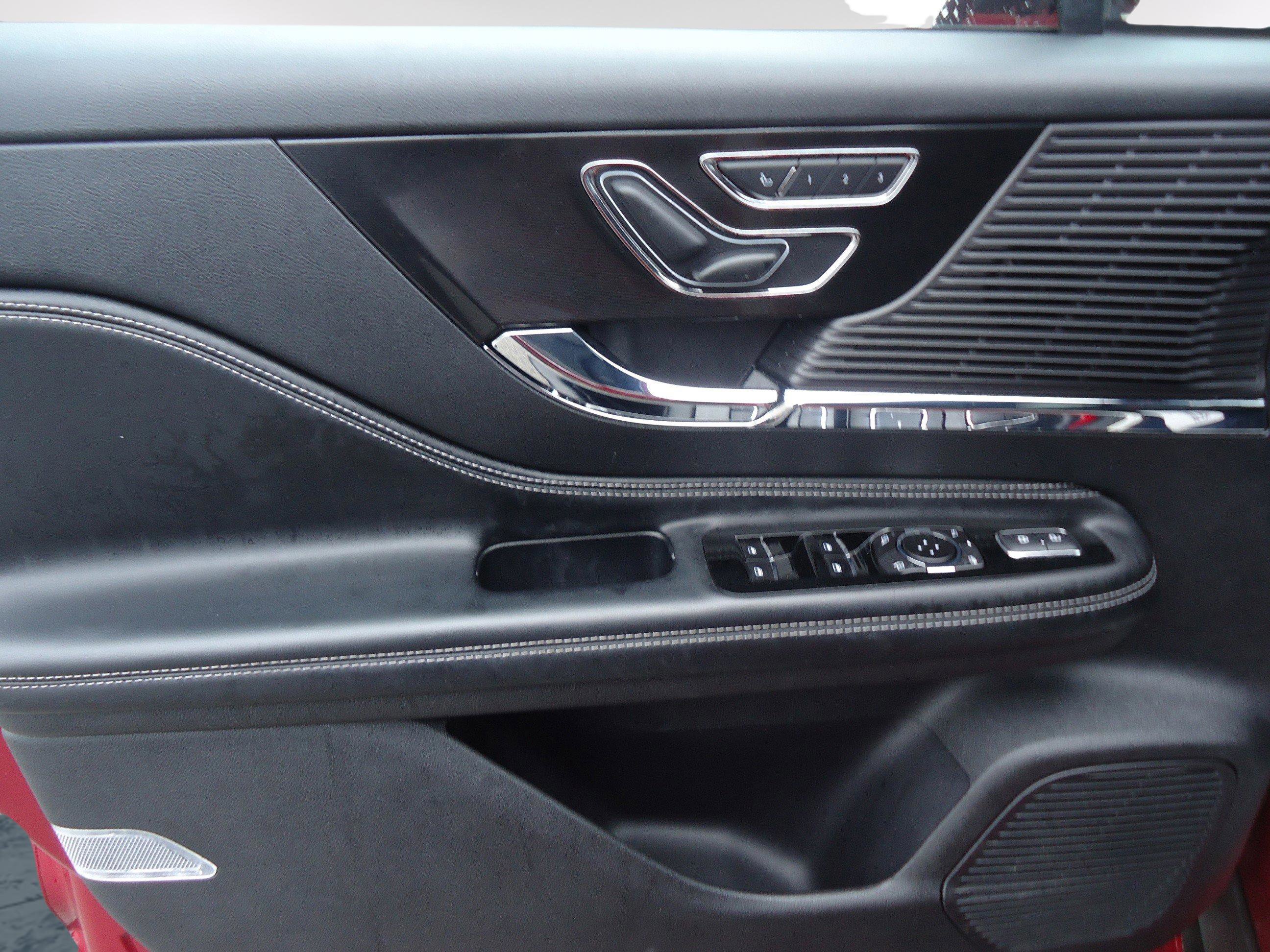 Used 2022 Lincoln Corsair AWD w/ Equipment Group 101A image 22