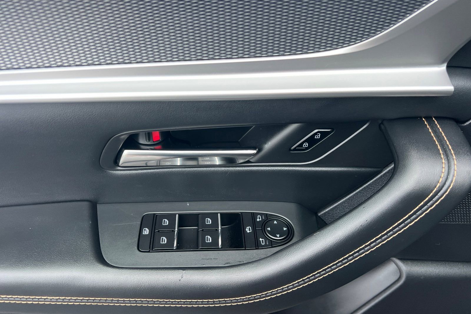 Certified 2025 MAZDA CX-70 3.3 Turbo S w/ Premium Package image 9