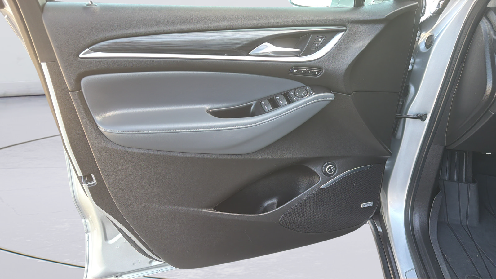 Used 2020 Buick Enclave Premium w/ Sun and Sites Package FWD image 24