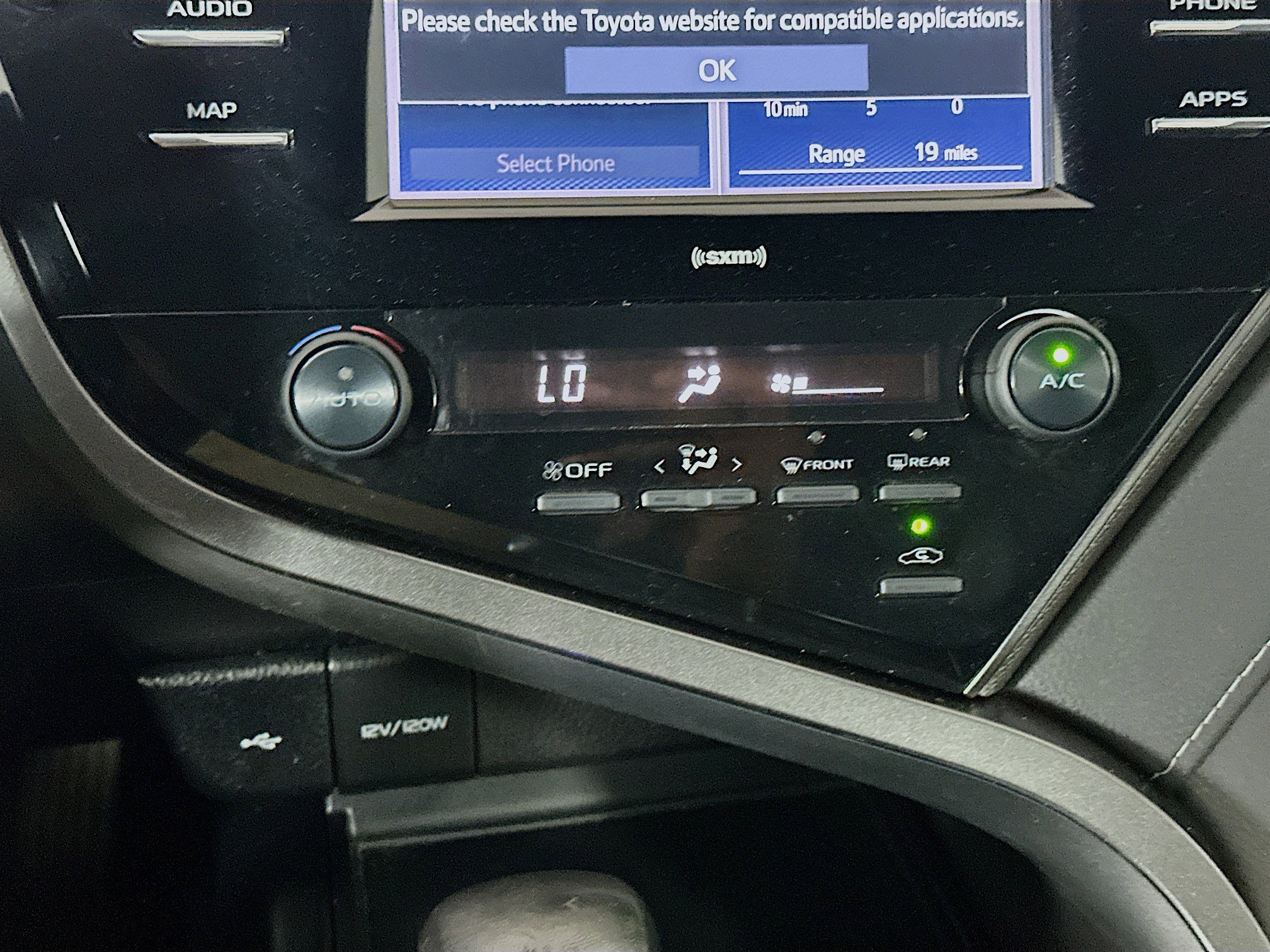 Used 2020 Toyota Camry SE FWD image 23