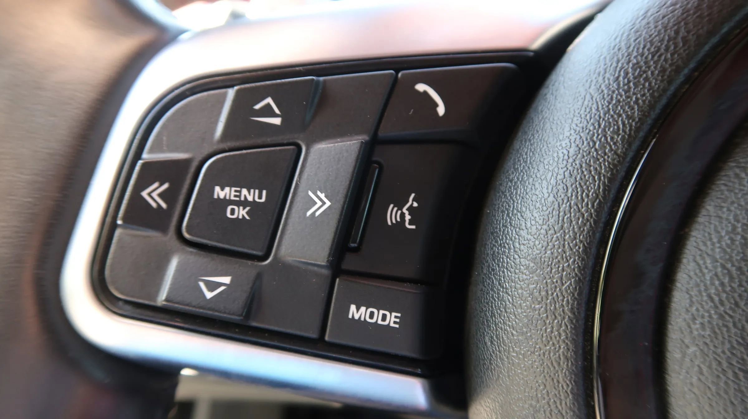 Used 2020 Jaguar F-TYPE SVR image 39