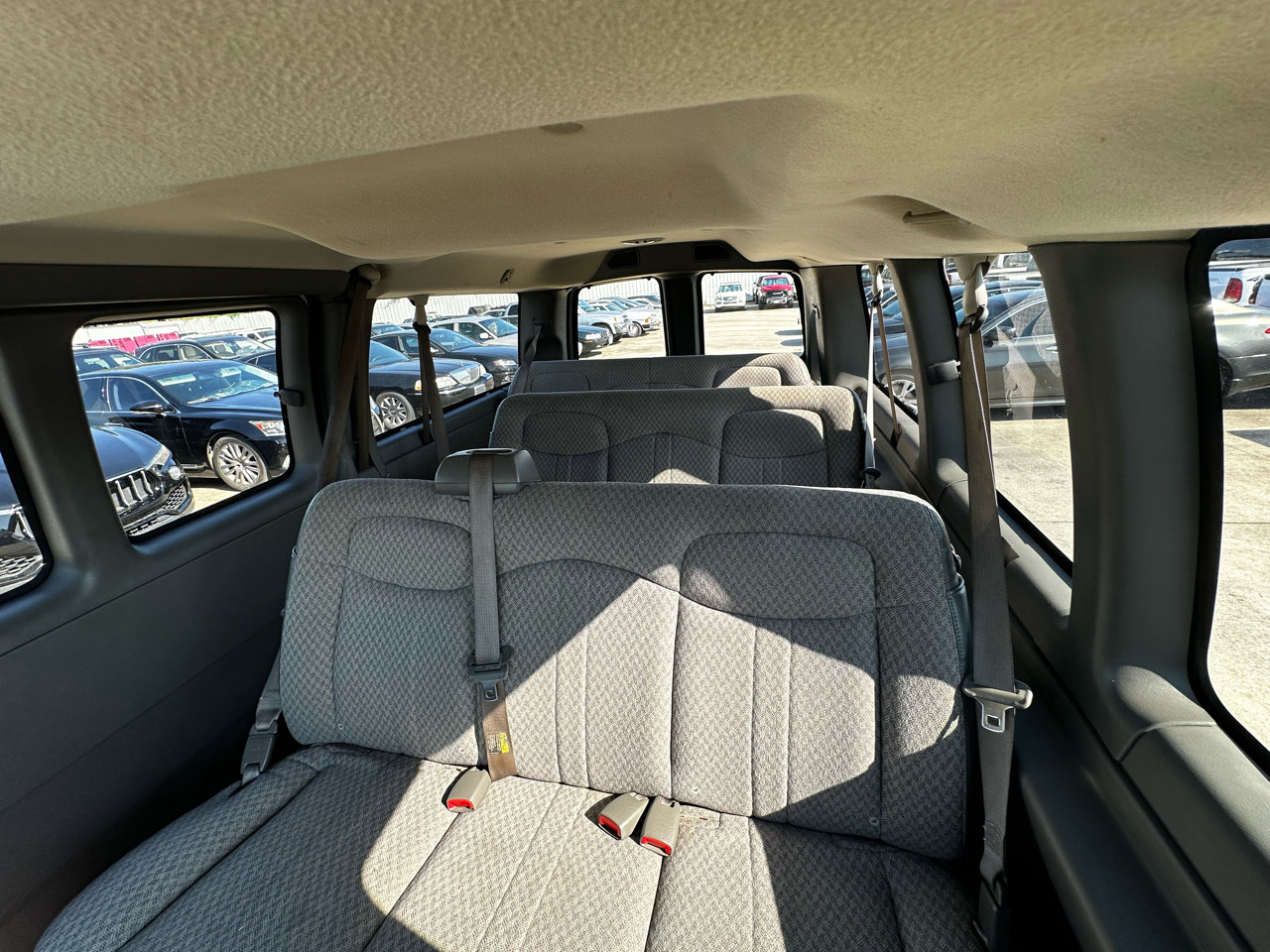 Used 2006 Chevrolet Express 3500 Passenger w/ LT Preferred Equipment Group image 23