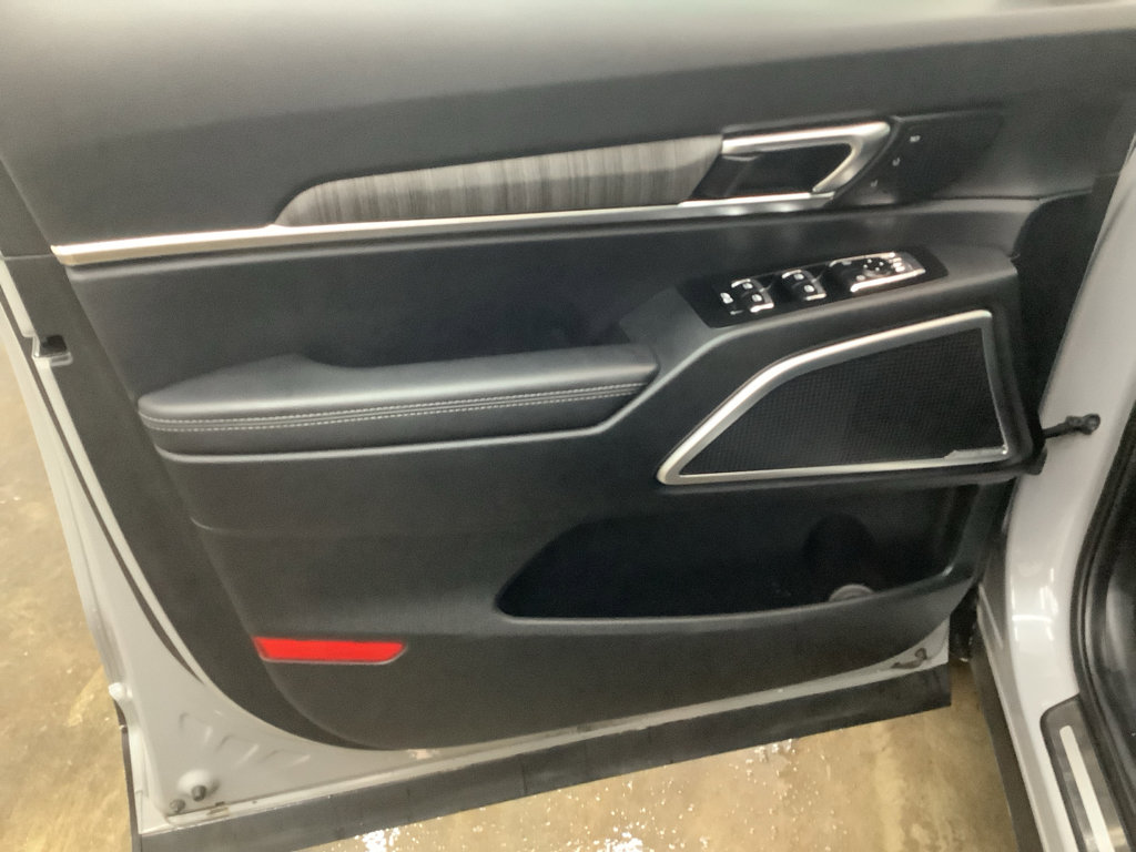 Used 2025 Kia Telluride SX image 12