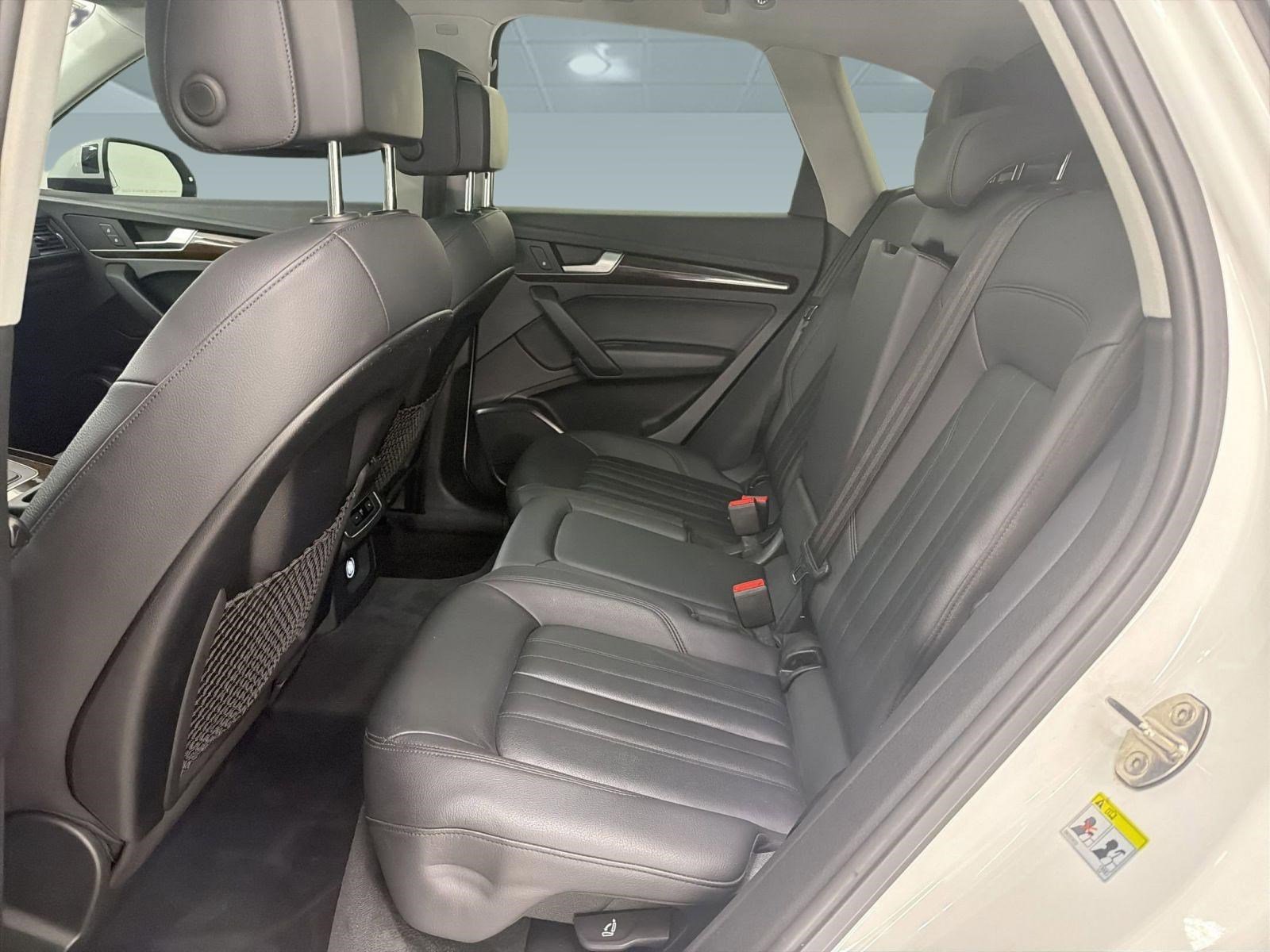 Used 2020 Audi Q5 Premium w/ Convenience Package image 12