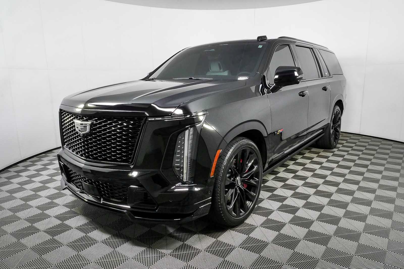 Certified 2025 Cadillac Escalade ESV V w/ LPO, ONYX Package AWD/4WD image 30