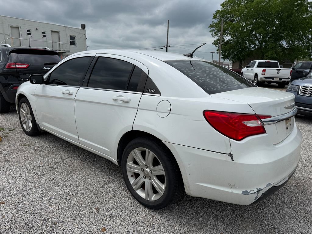 Used 2013 Chrysler 200 Touring FWD image 9