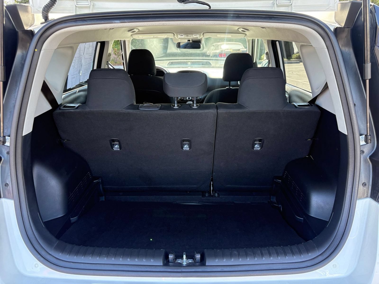Used 2025 Kia Soul LX w/ LX Technology Package FWD image 29
