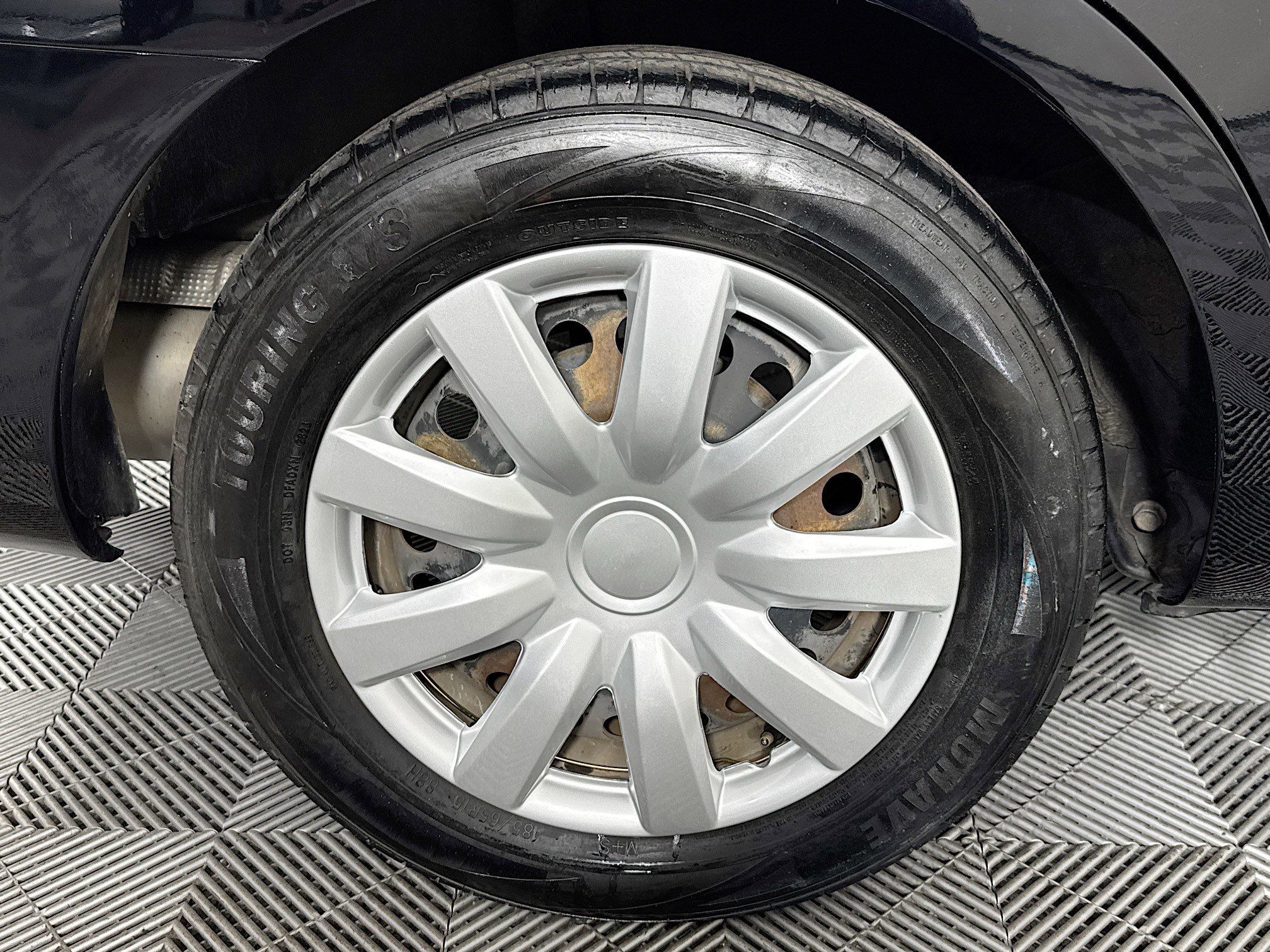 Used 2019 Nissan Versa SV image 31