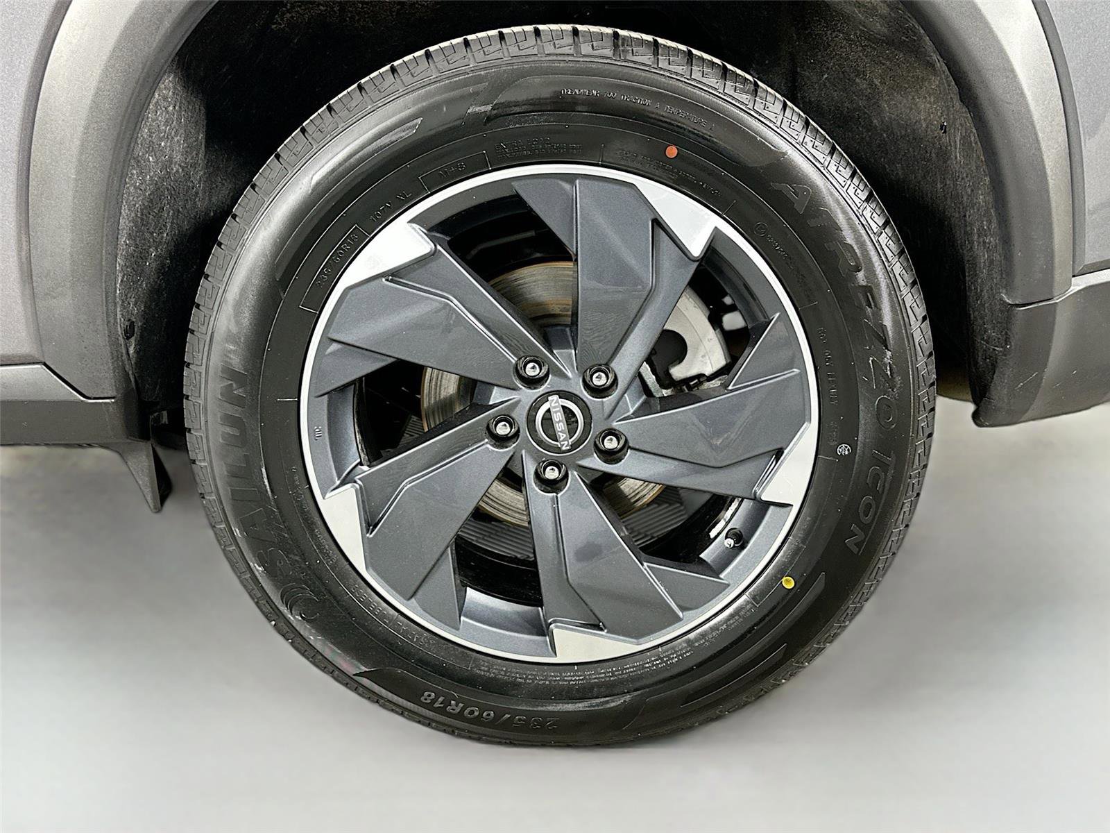 Used 2024 Nissan Rogue SV image 28