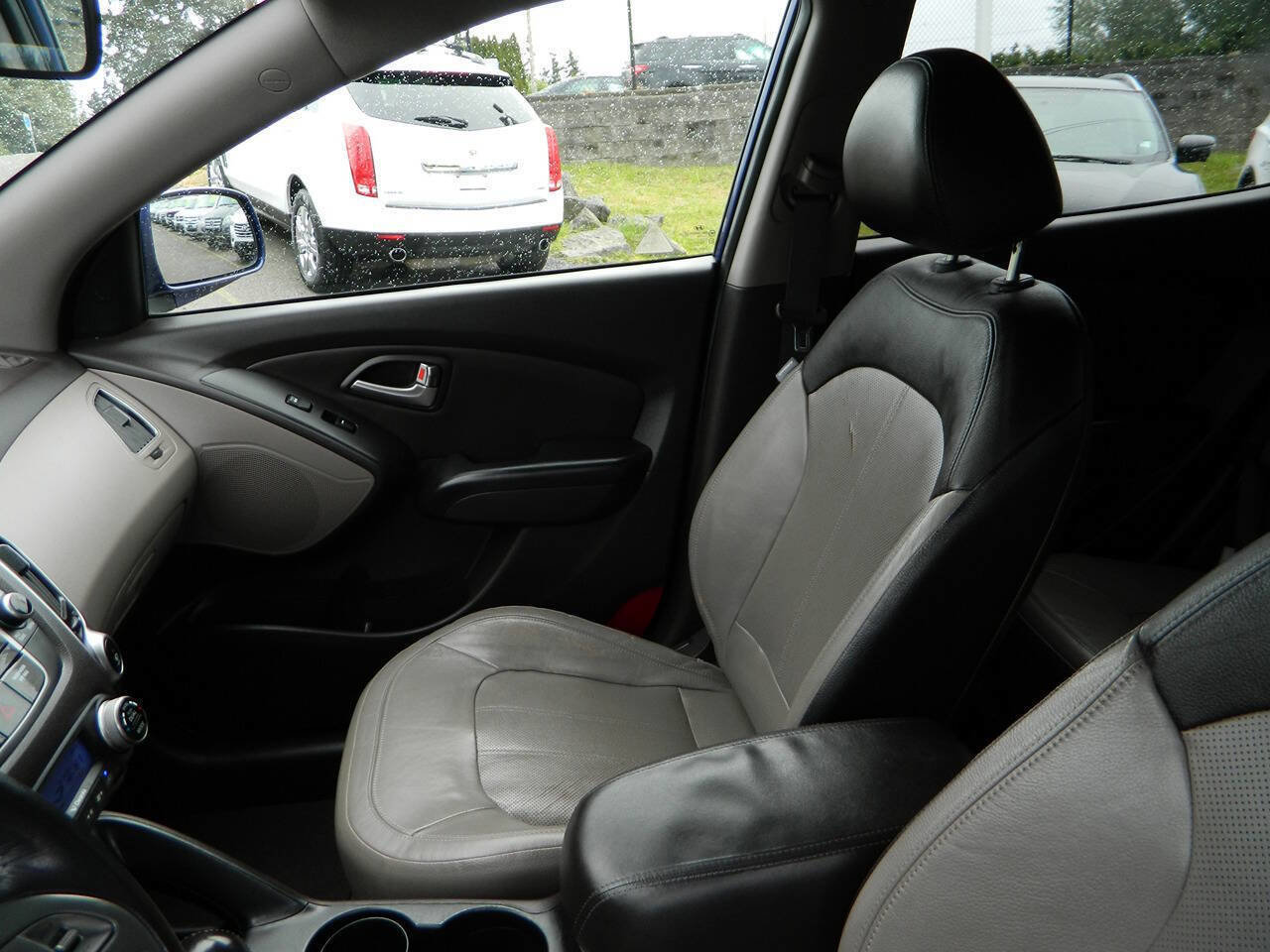 Used 2010 Hyundai Tucson Limited FWD image 13