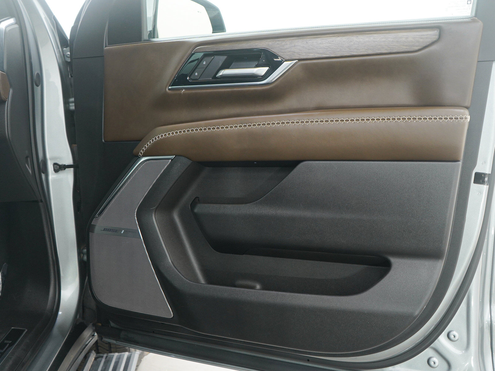 Used 2025 GMC Yukon XL Denali Ultimate w/ LPO, Floor Liner Package AWD/4WD image 11