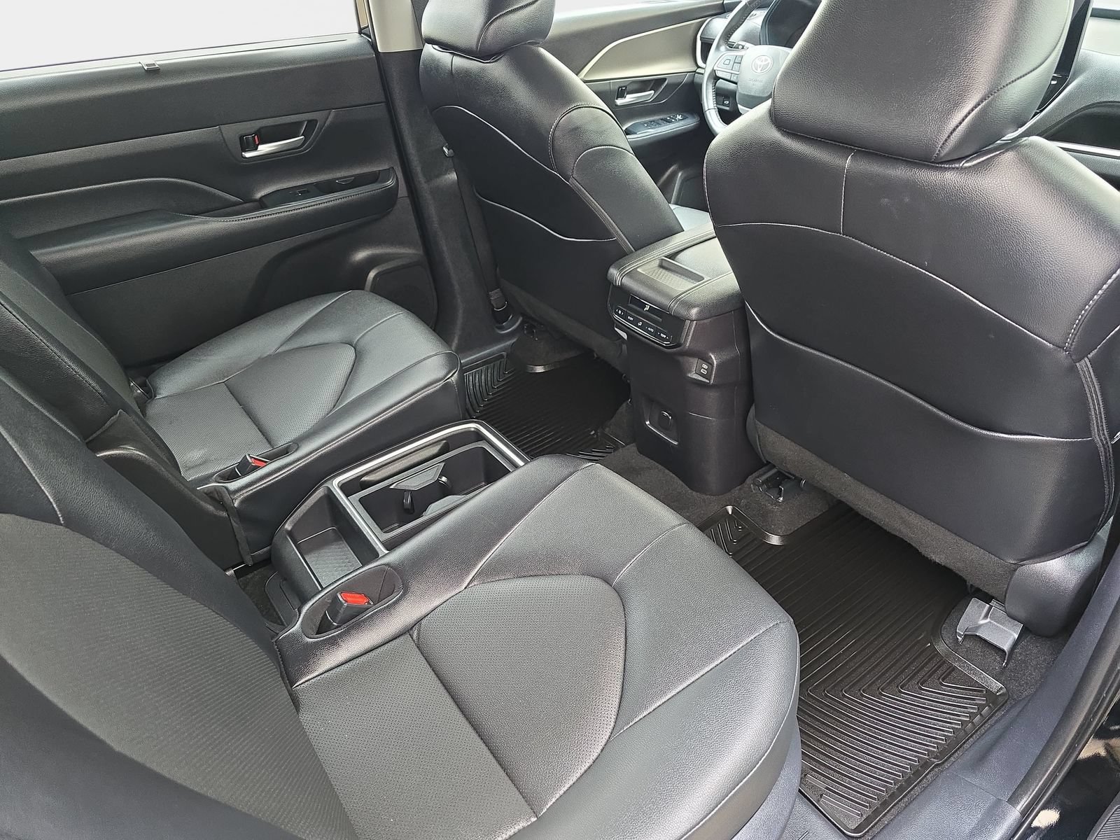 Used 2025 Toyota Grand Highlander AWD image 13