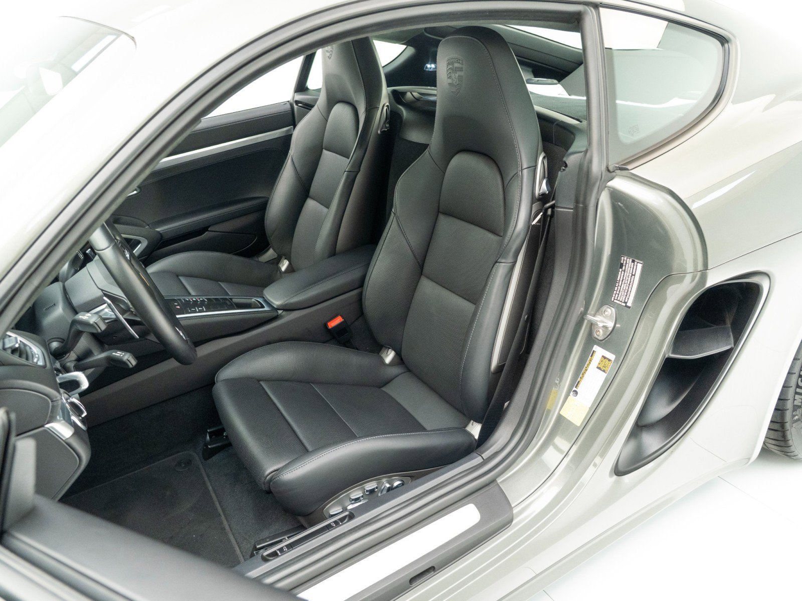 Certified 2025 Porsche 718 Cayman GTS RWD image 5