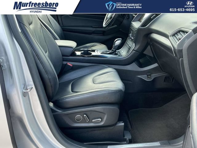 Used 2016 Ford Edge Titanium FWD image 25