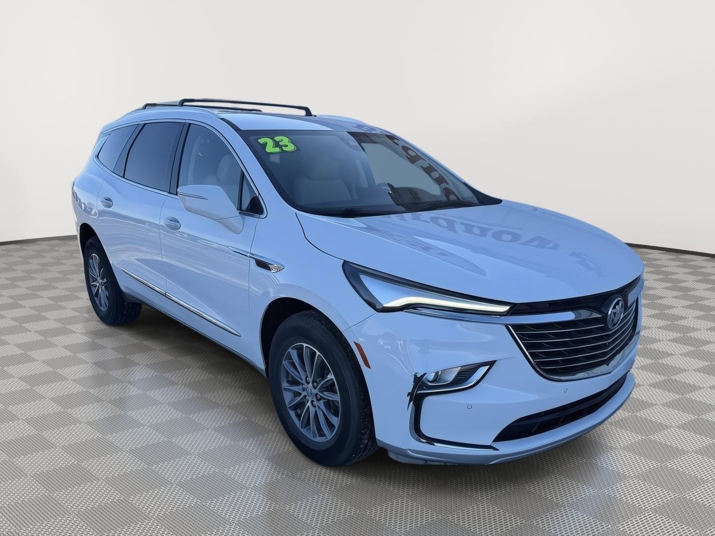 Used 2023 Buick Enclave Essence image 2