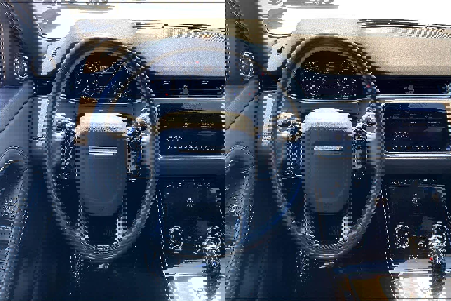 Used 2020 Land Rover Range Rover Evoque SE image 7