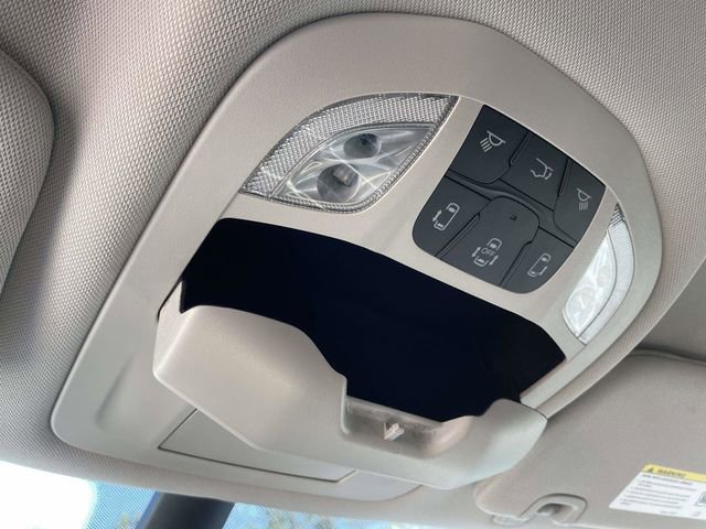 Used 2024 Chrysler Pacifica Touring-L image 28