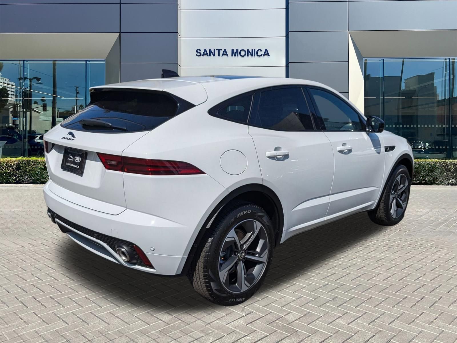 Used 2024 Jaguar E-PACE R-Dynamic SE image 2