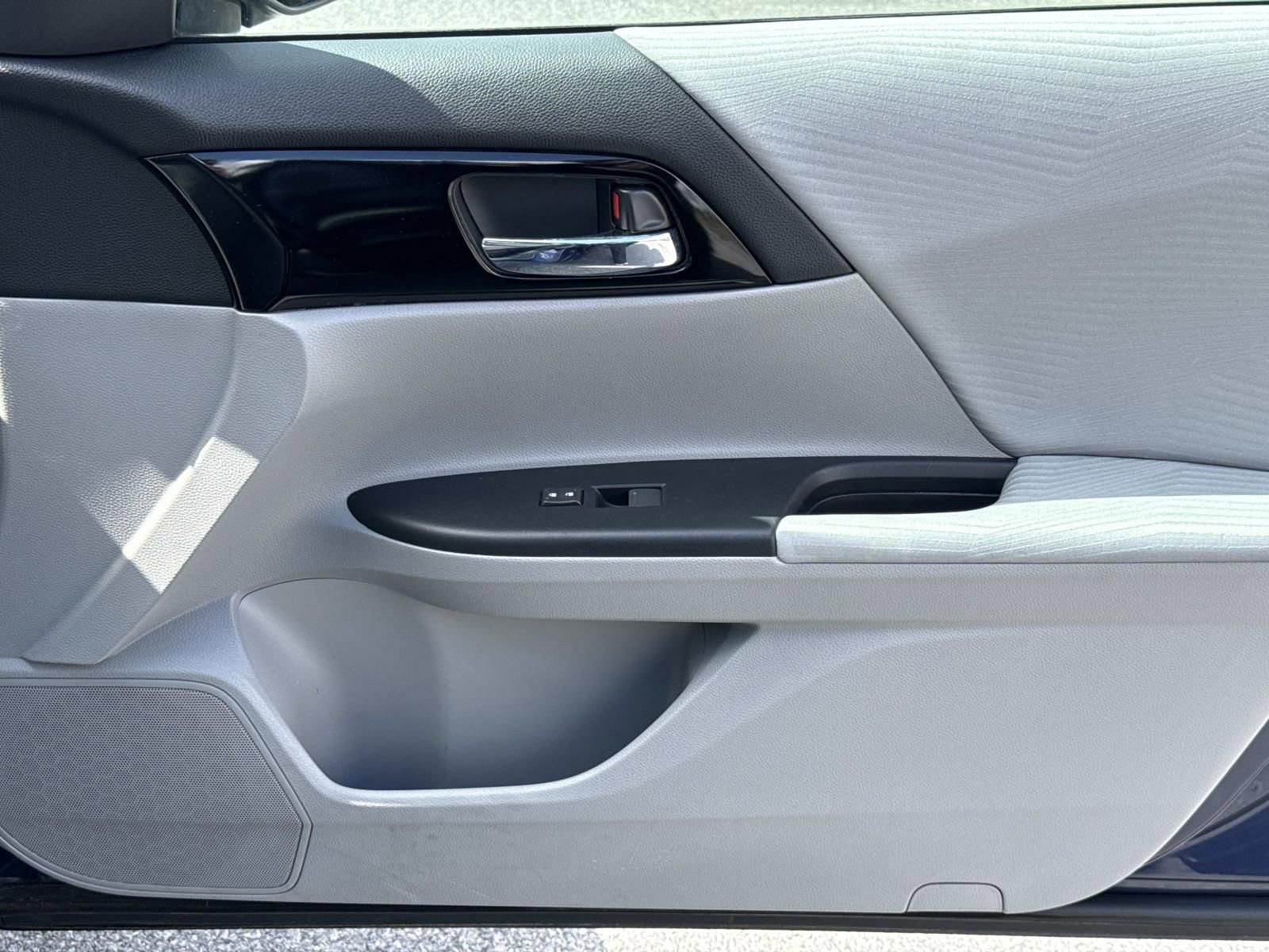 Used 2016 Honda Accord LX image 23