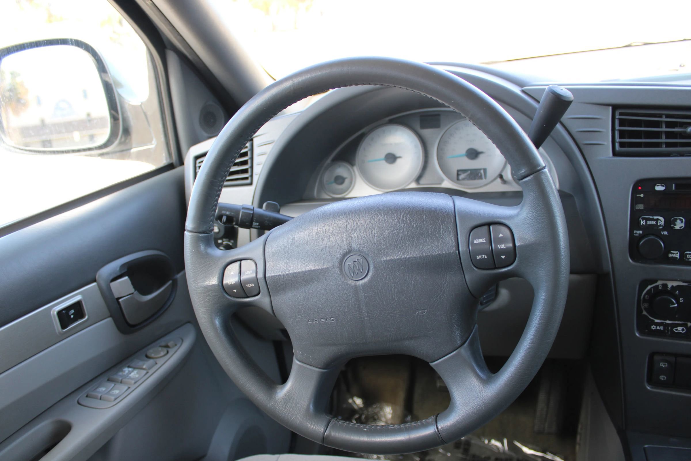 Used 2004 Buick Rendezvous CX image 9
