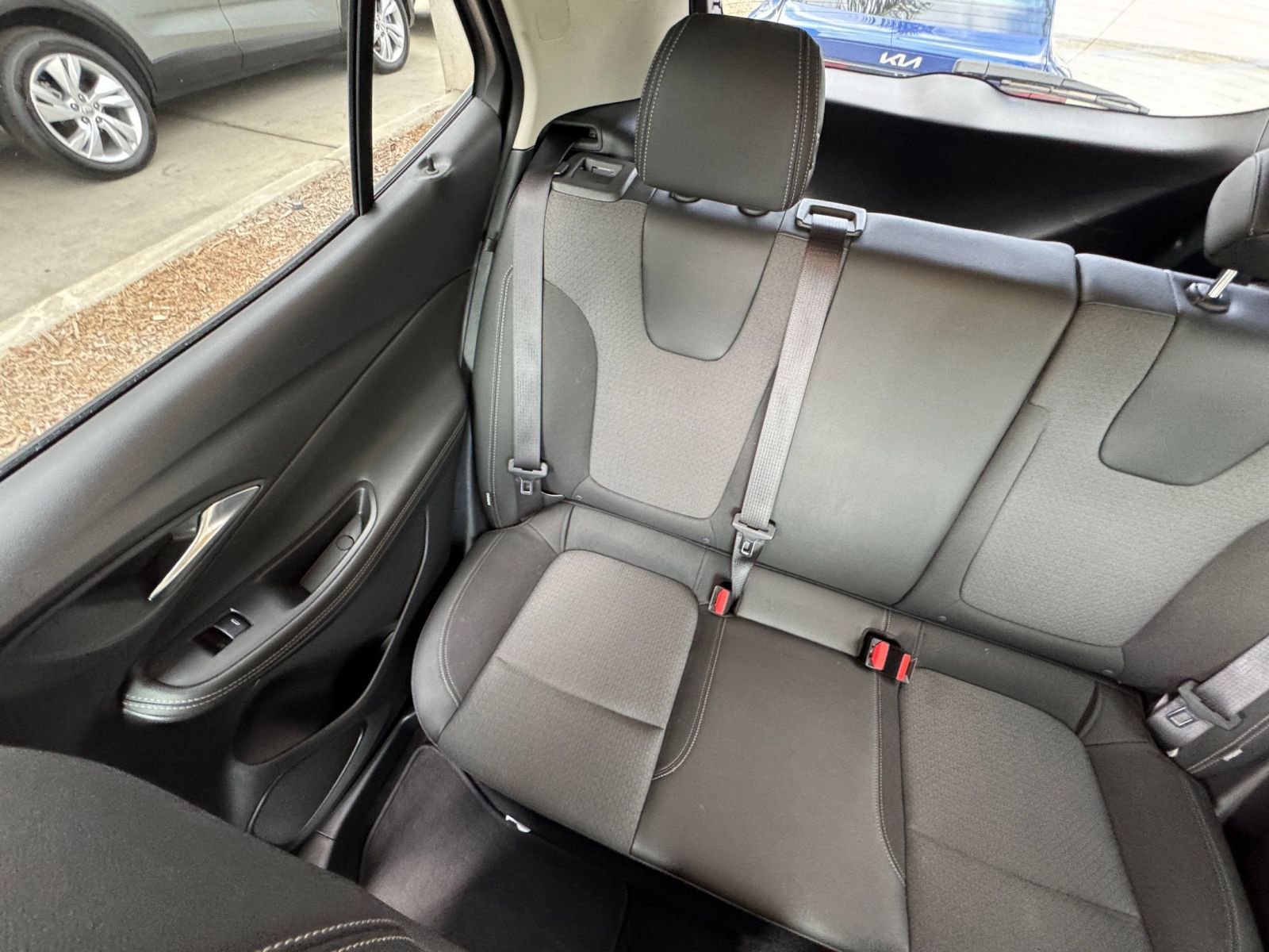 Used 2025 Buick Encore GX Preferred AWD/4WD image 39