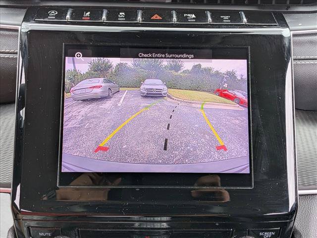 Used 2023 Jeep Grand Cherokee Laredo RWD image 9
