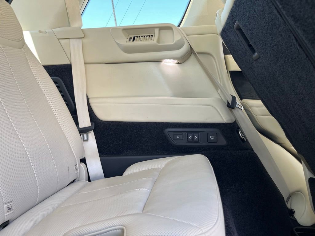 Used 2023 Land Rover Range Rover Long Wheelbase SE image 22