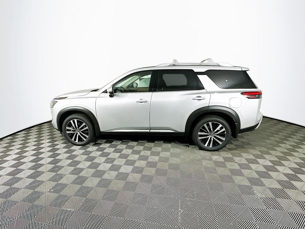 New 2025 Nissan Pathfinder Platinum w/ Black Appearance Package image 6