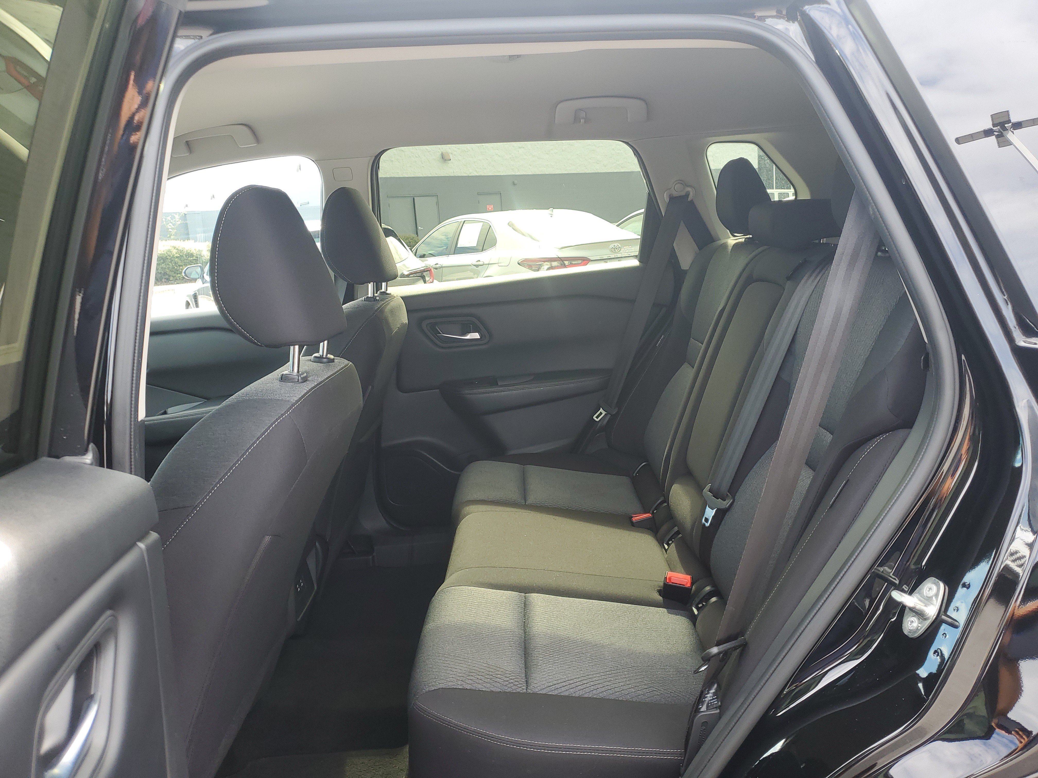 Used 2025 Nissan Rogue SV AWD/4WD image 9