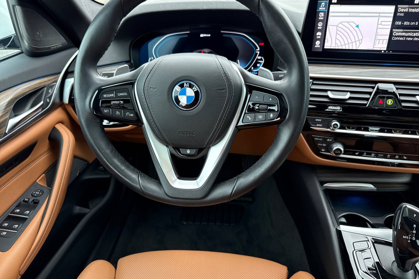 Certified 2023 BMW 530e w/ Premium Package image 18