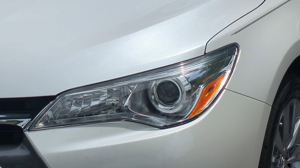 Used 2015 Toyota Camry XLE w/ Moonroof Package FWD image 26