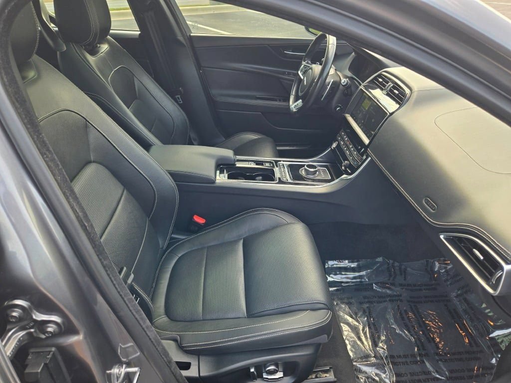 Used 2019 Jaguar XE R-Sport RWD image 7