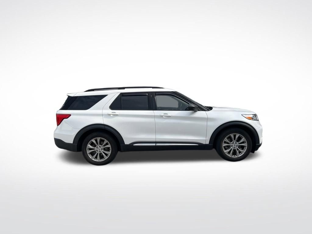 Used 2023 Ford Explorer XLT w/ Equipment Group 202A RWD image 4