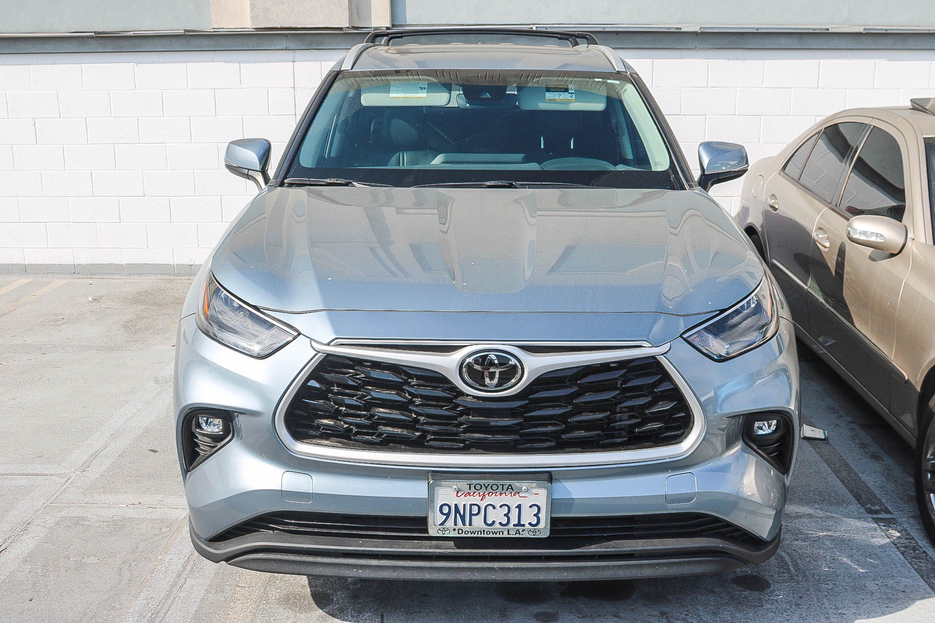 Used 2024 Toyota Highlander XLE FWD image 3