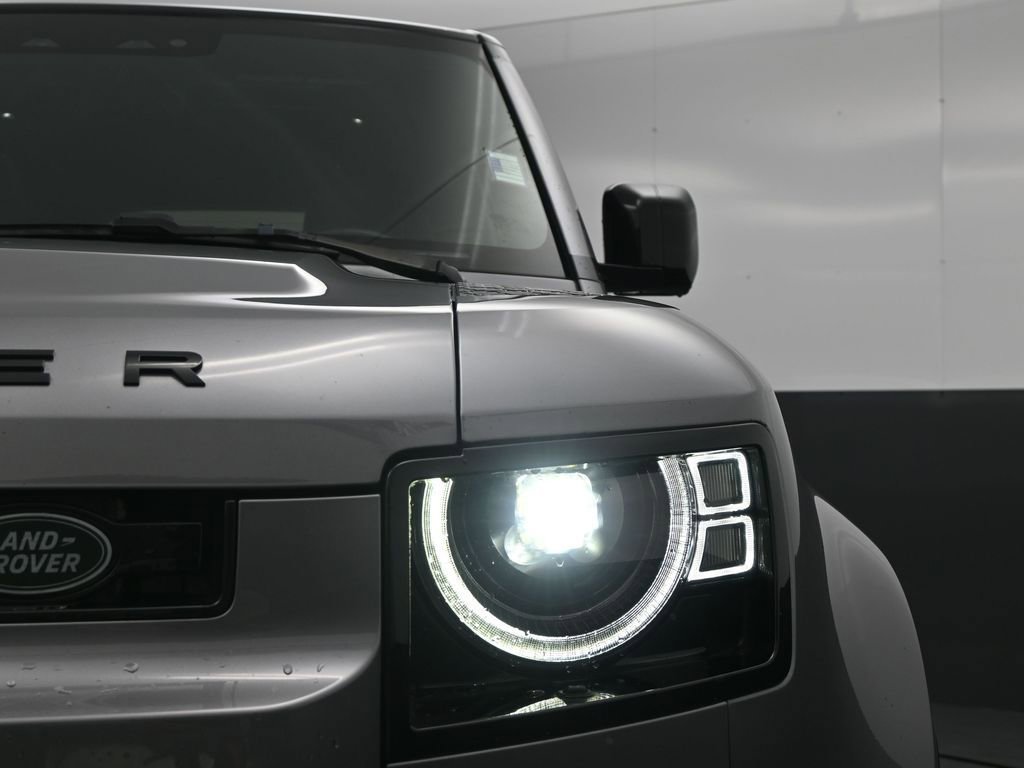 Used 2022 Land Rover Defender 110 X-Dynamic SE image 13