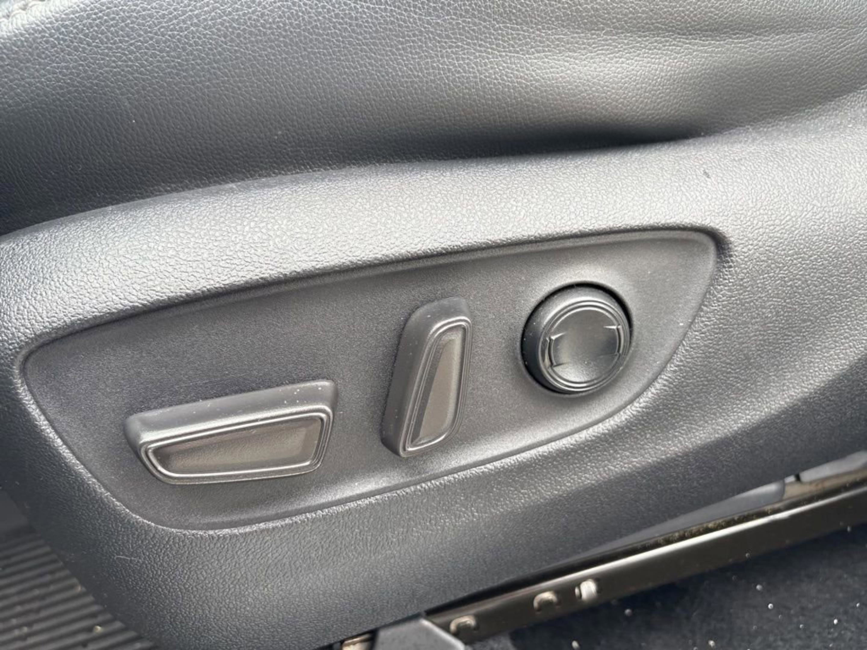 Used 2020 Toyota Highlander Limited image 31