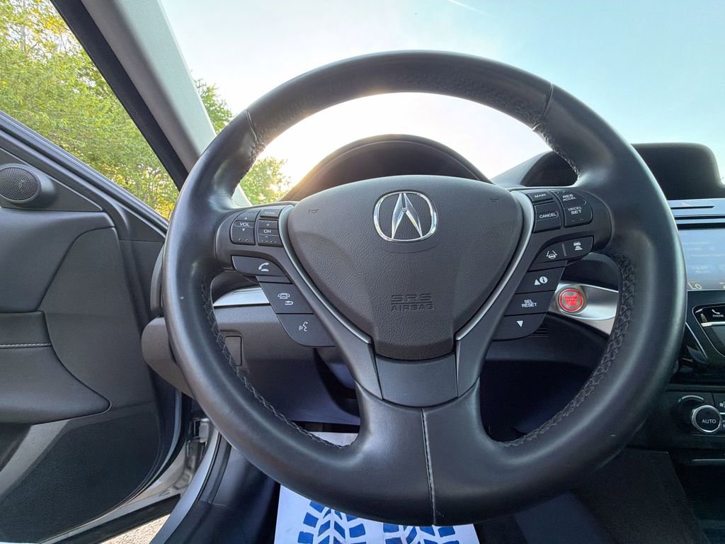 Used 2019 Acura ILX w/ Premium Package FWD image 11