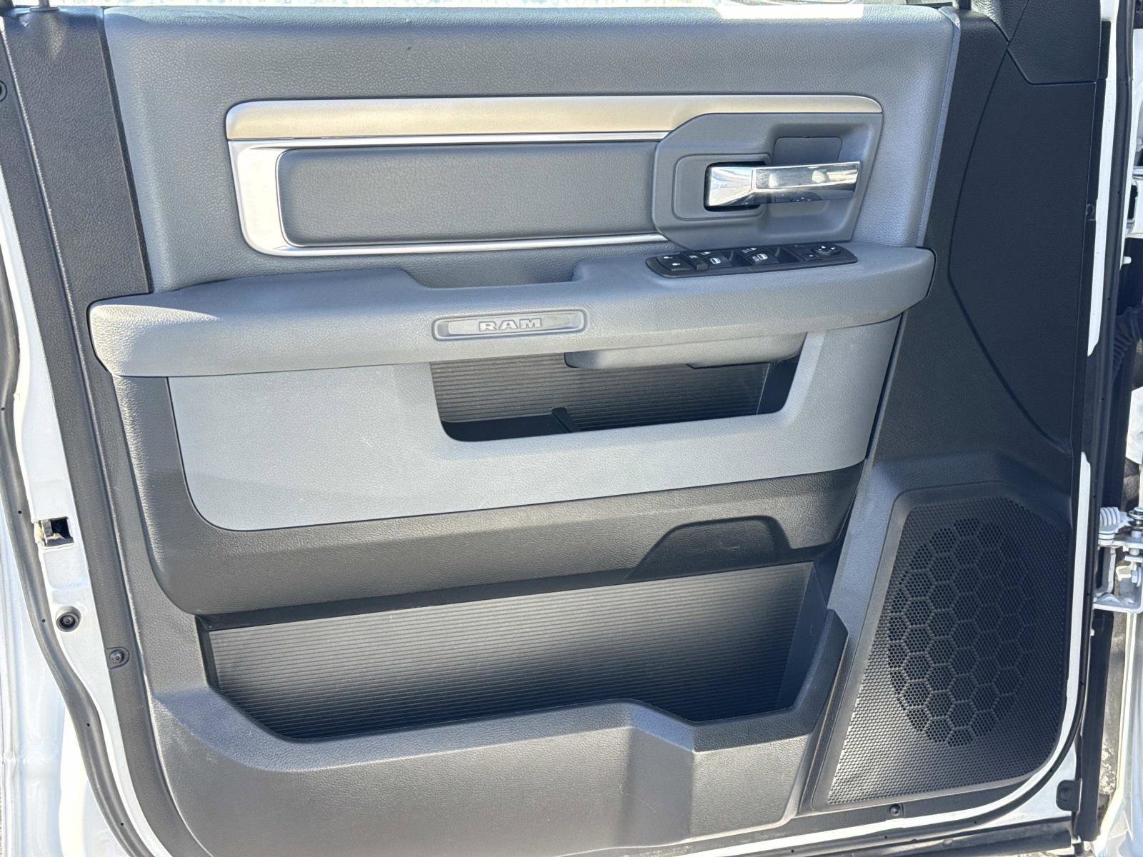 Used 2019 RAM 1500 Classic SLT image 15