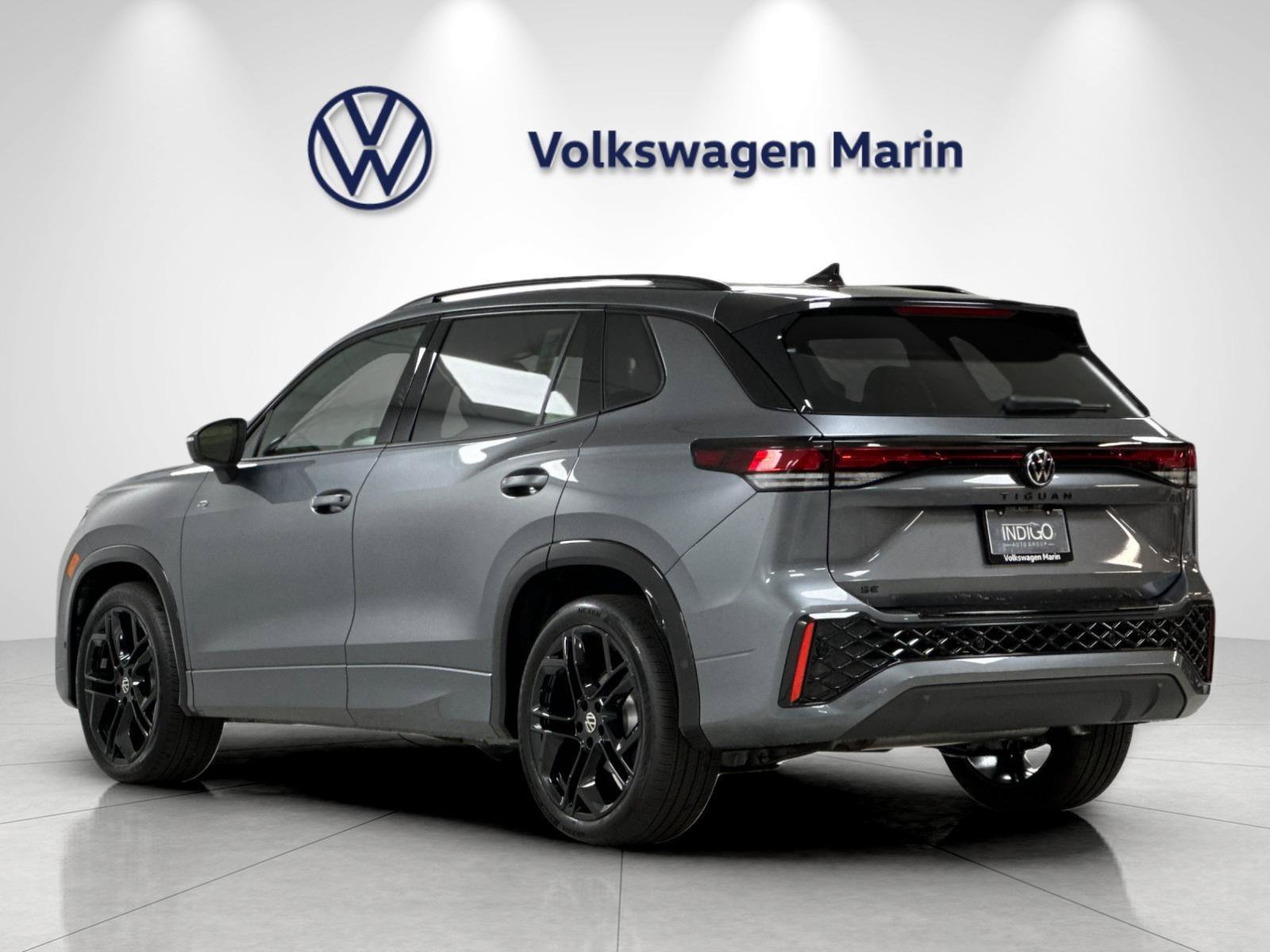 New 2026 Volkswagen Tiguan SE R-Line FWD image 3