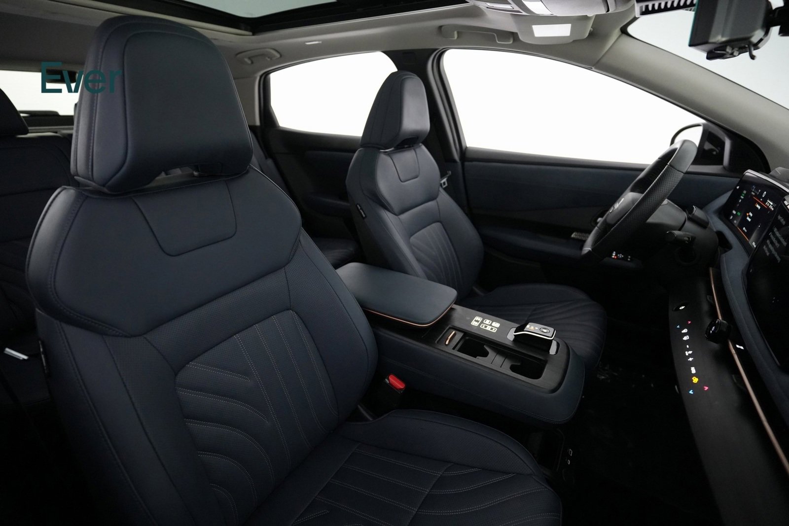 Used 2024 Nissan Ariya AWD image 9