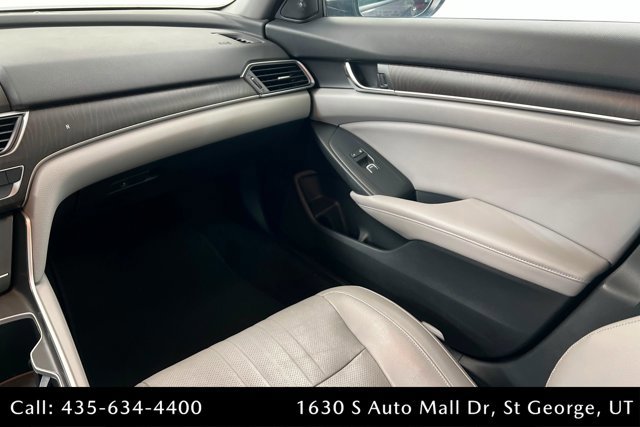 Used 2018 Honda Accord Touring image 10