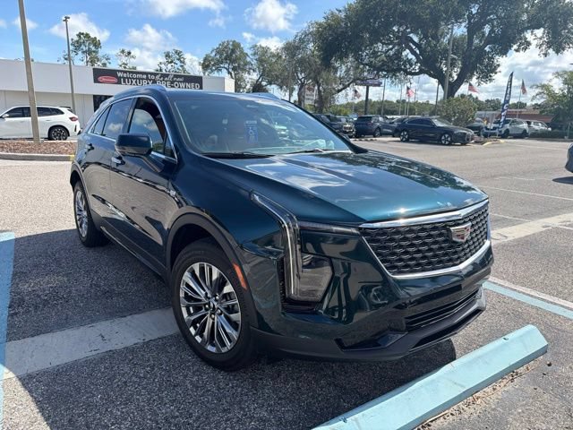 Used 2025 Cadillac XT4 Premium Luxury FWD image 2