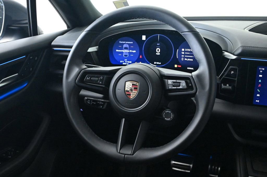 Certified 2025 Porsche Macan Electric image 12