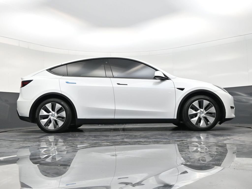 Used 2022 Tesla Model Y Long Range image 25