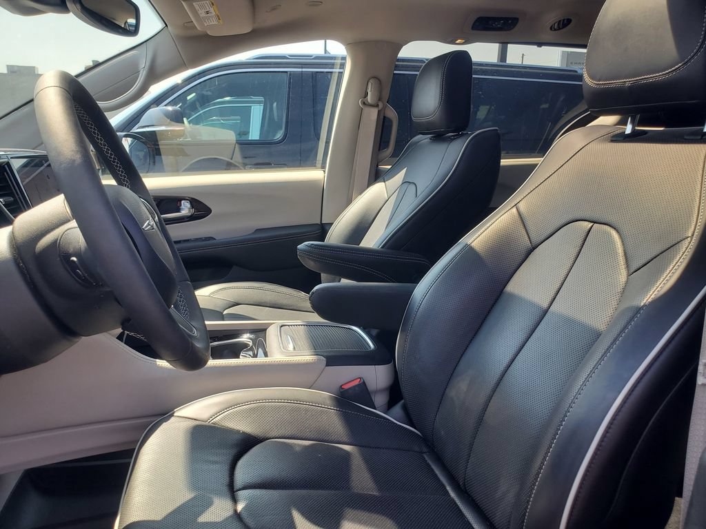 Used 2024 Chrysler Pacifica Limited FWD image 5