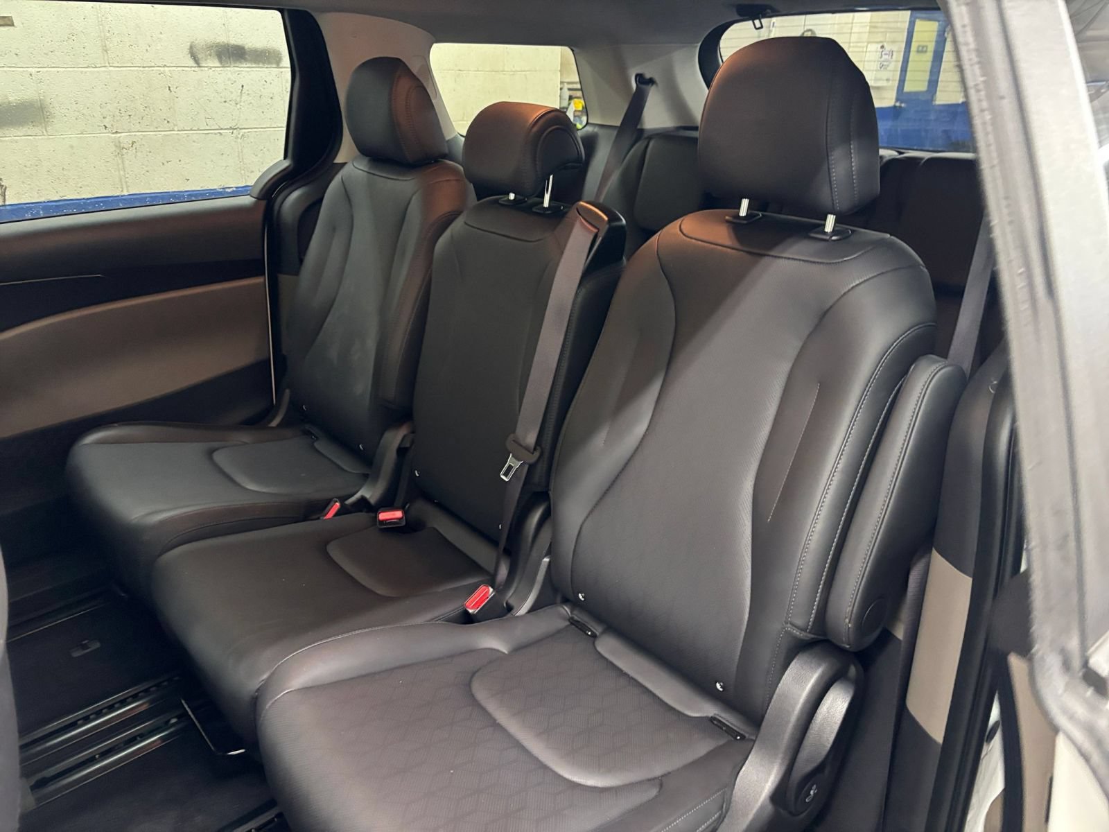 Used 2026 Kia Carnival FWD image 38