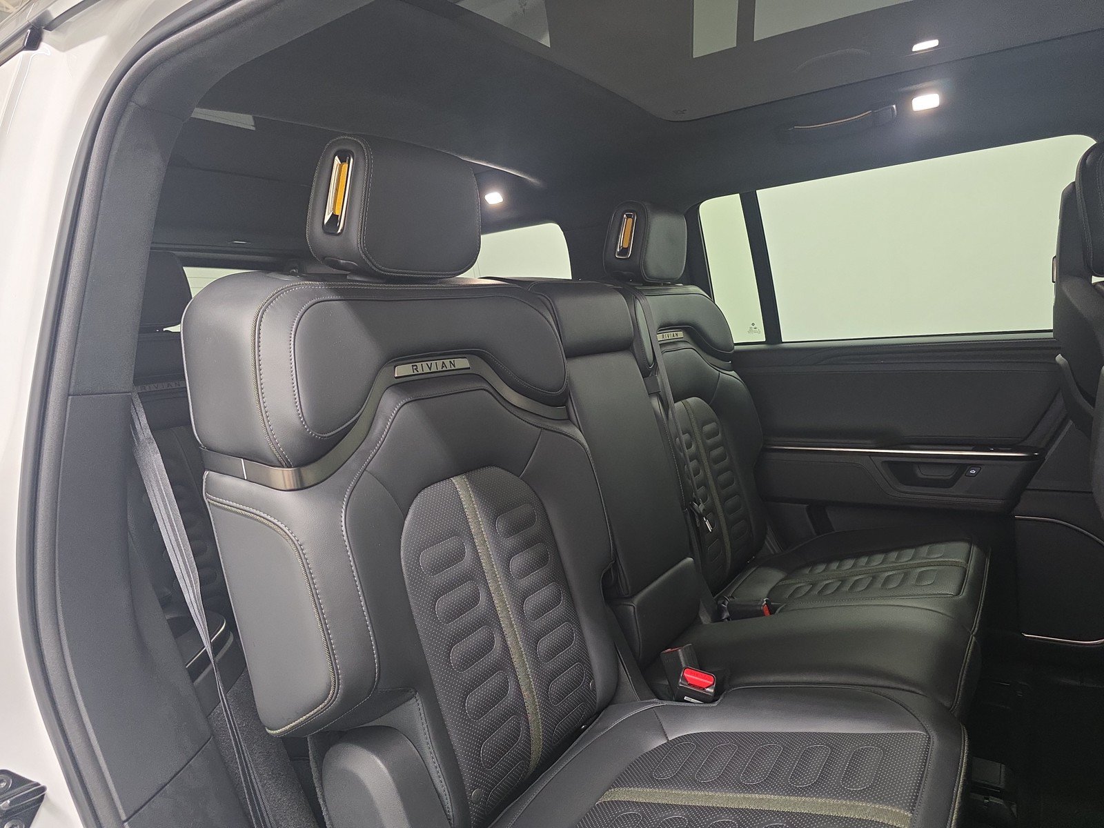 Used 2025 Rivian R1S Adventure AWD/4WD image 23