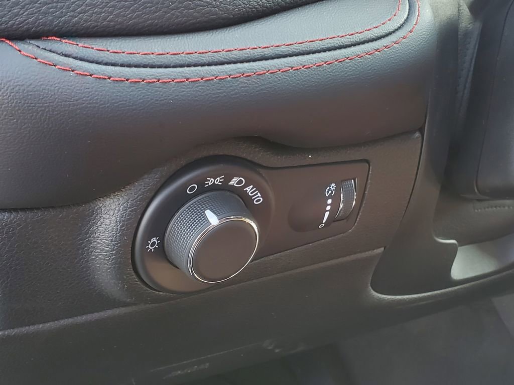 Used 2025 Dodge Durango GT image 16
