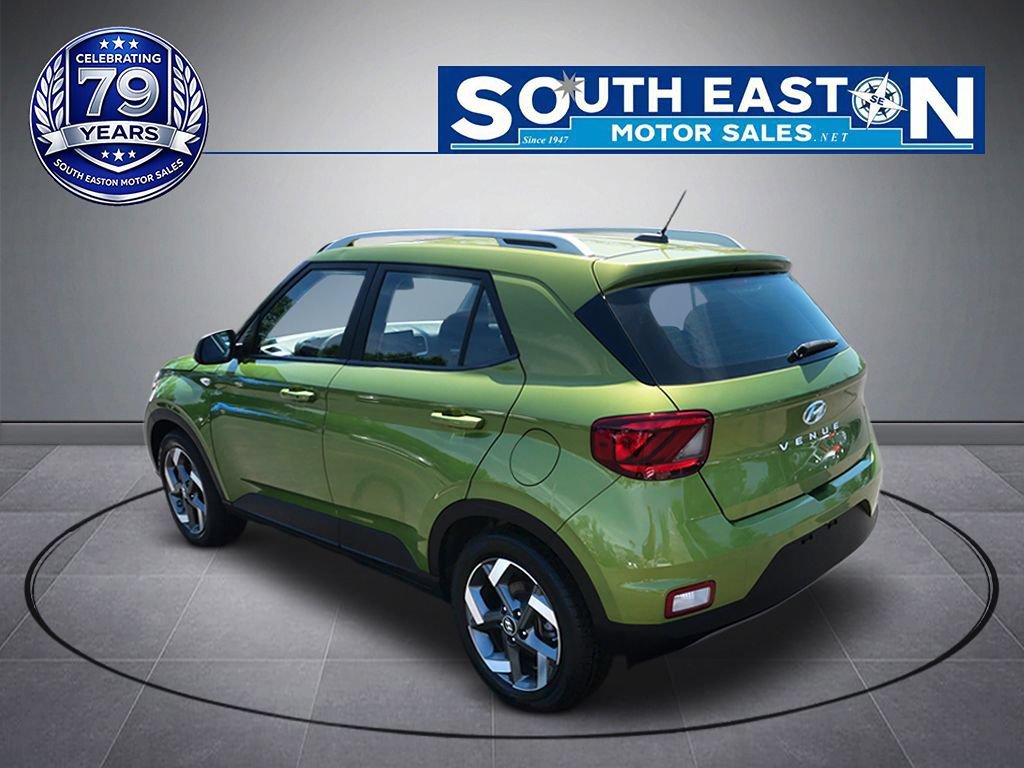 Used 2024 Hyundai Venue SEL FWD image 5